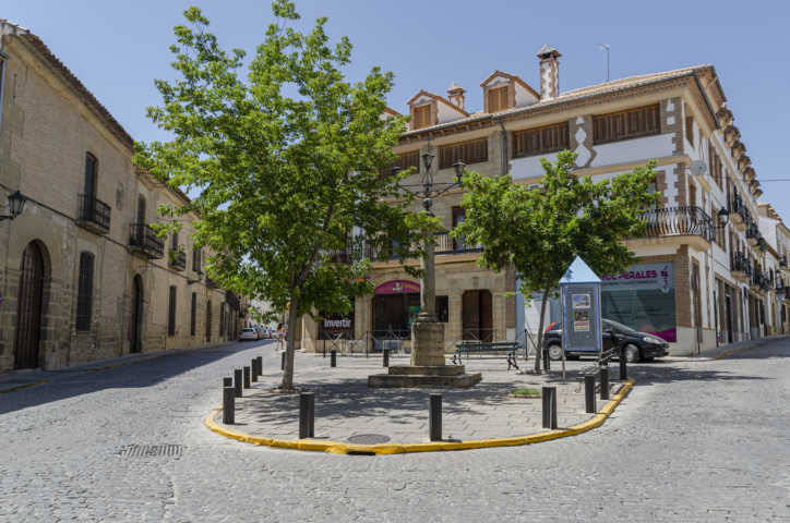 Jaén - Baeza 05 - plaza de Jose León.jpg